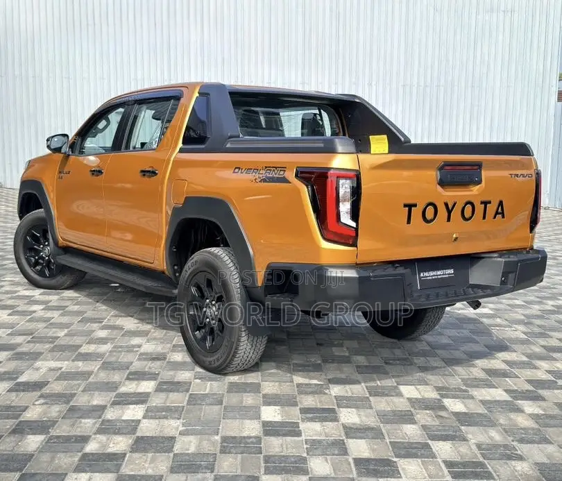 New Toyota Hilux 2025 Yellow