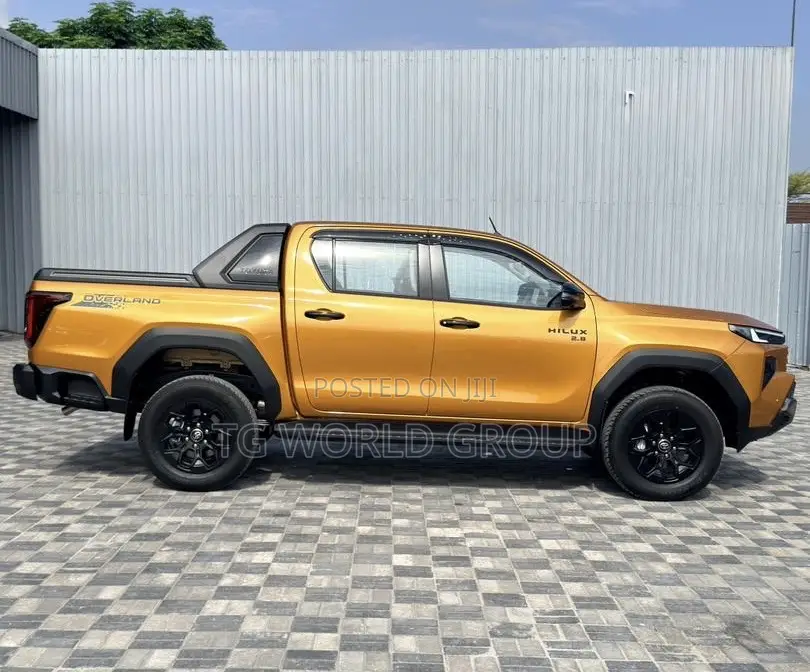 New Toyota Hilux 2025 Yellow