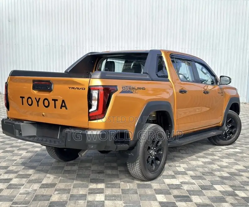 New Toyota Hilux 2025 Yellow