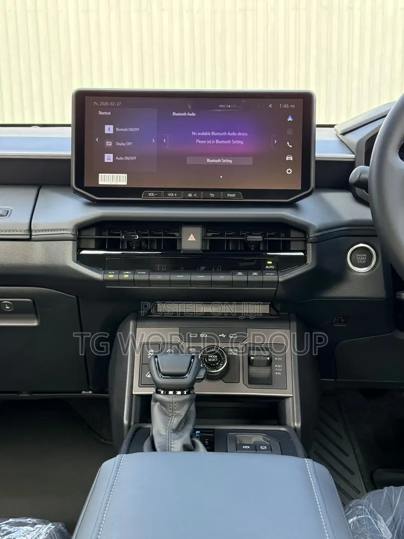New Toyota Hilux 2025 Yellow