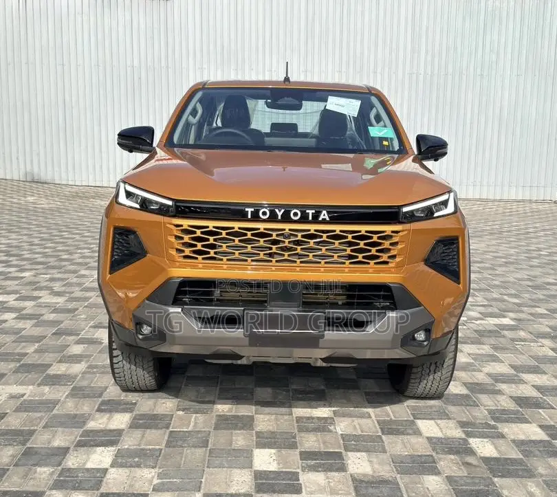 New Toyota Hilux 2025 Yellow