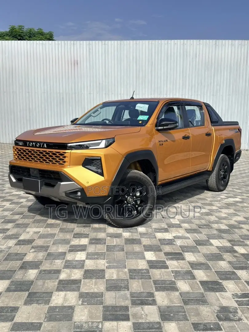 New Toyota Hilux 2025 Yellow