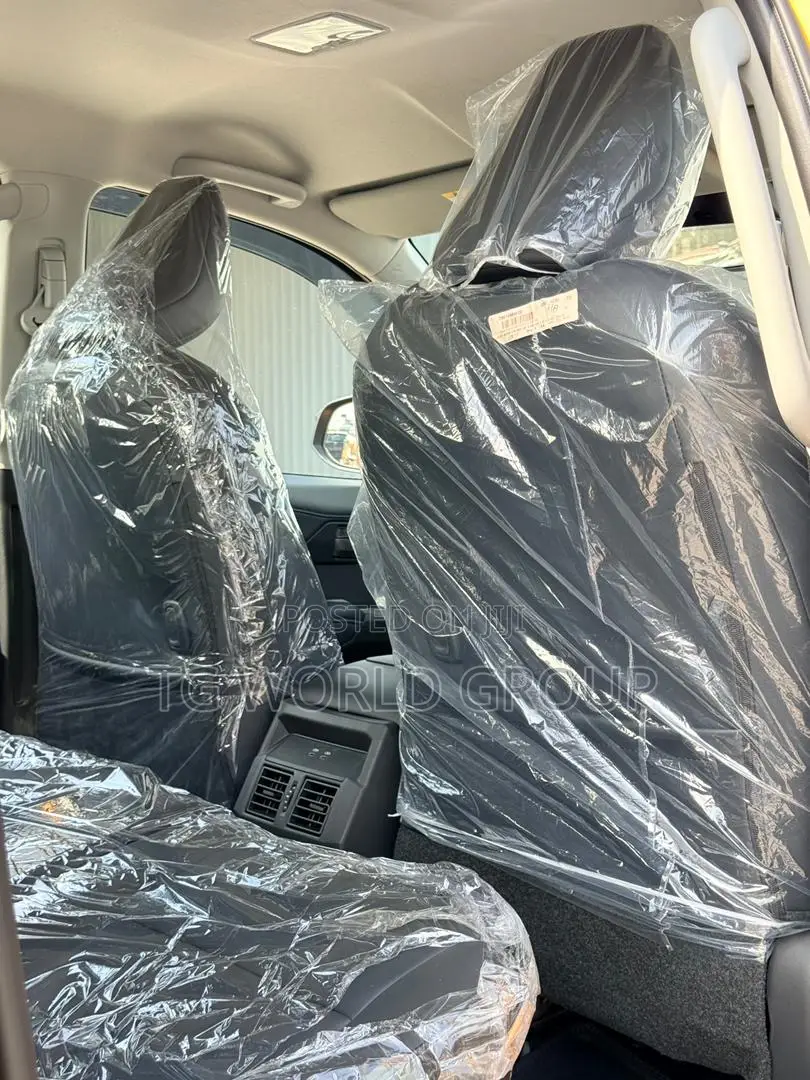 New Toyota Hilux 2025 Yellow