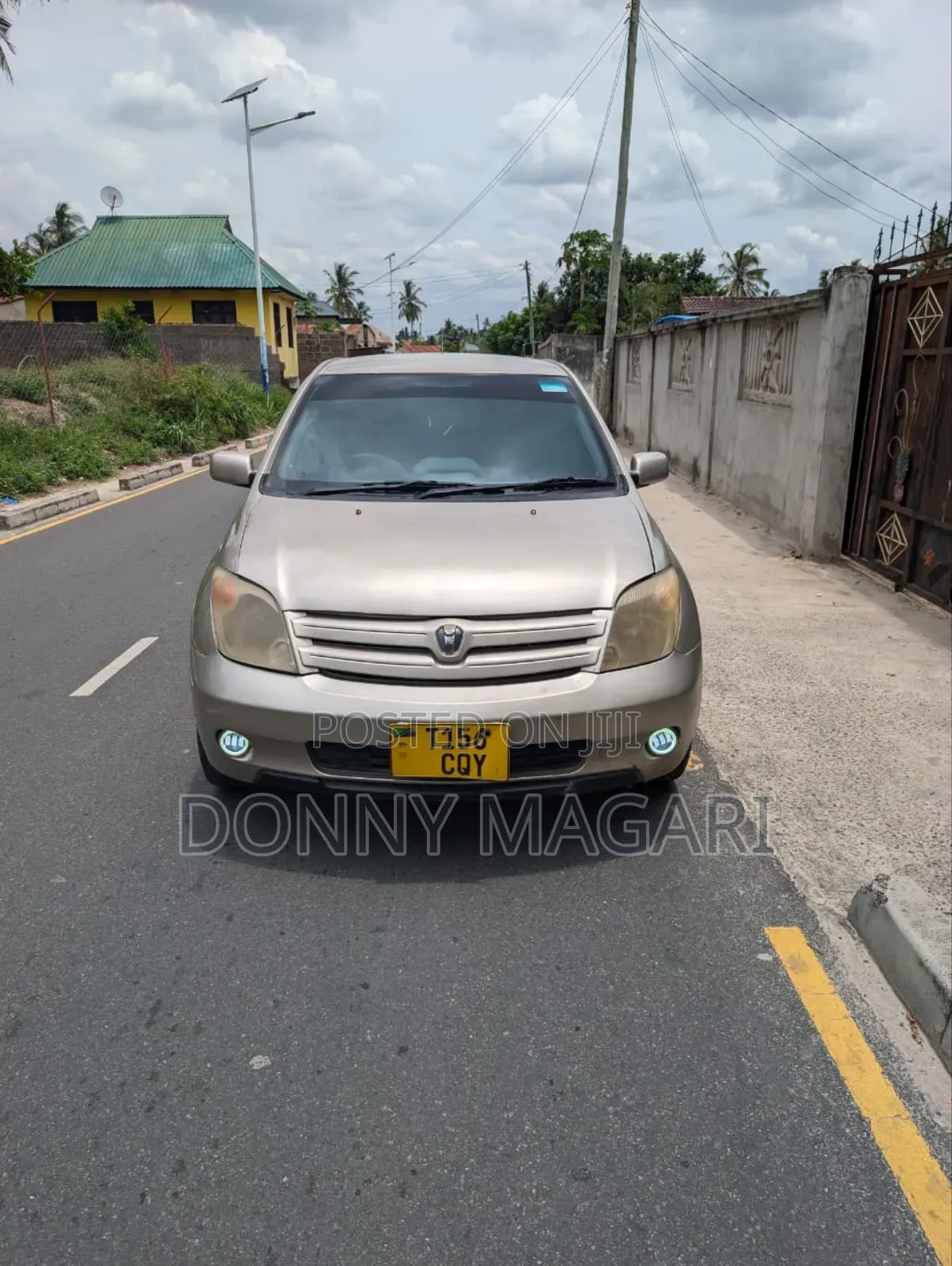 Toyota IST 2004 Gold