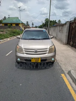 Toyota IST 2004 Gold