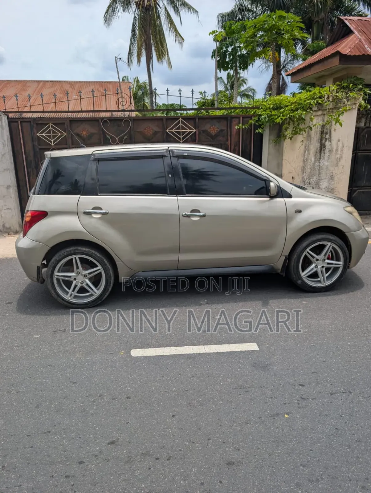 Toyota IST 2004 Gold