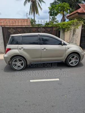 Toyota IST 2004 Gold