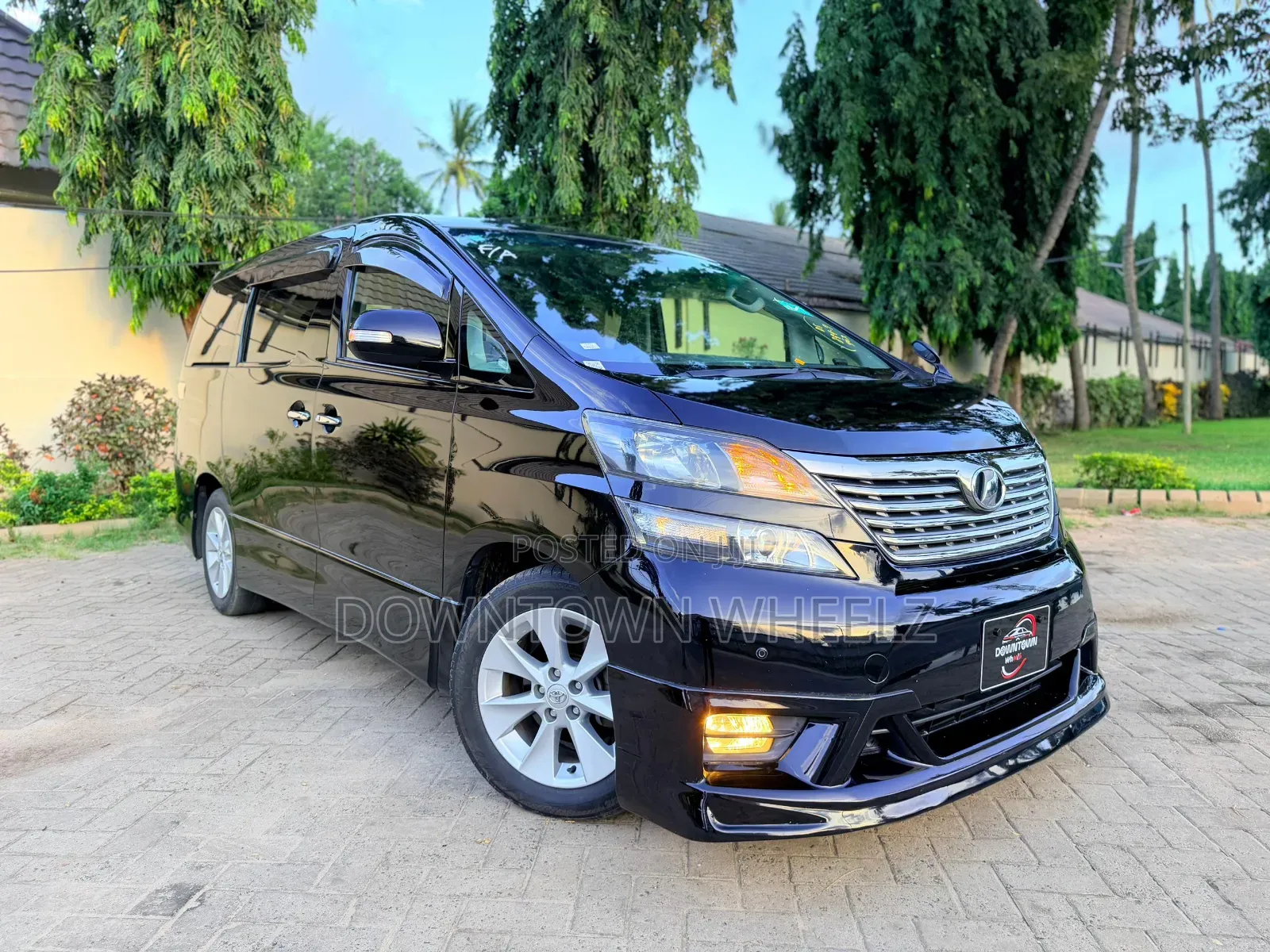 Toyota Vellfire 2010 Black