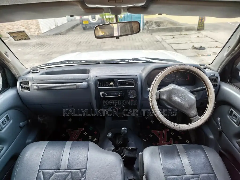 Toyota Land Cruiser Prado 2003 White