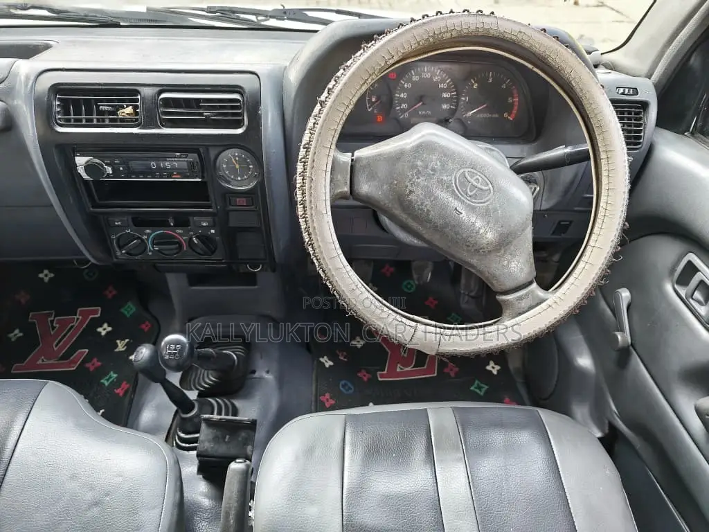 Toyota Land Cruiser Prado 2003 White