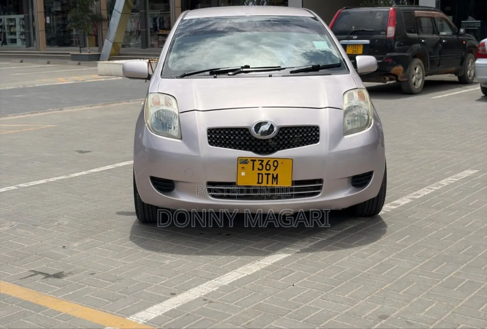 Toyota Vitz 2009 Silver
