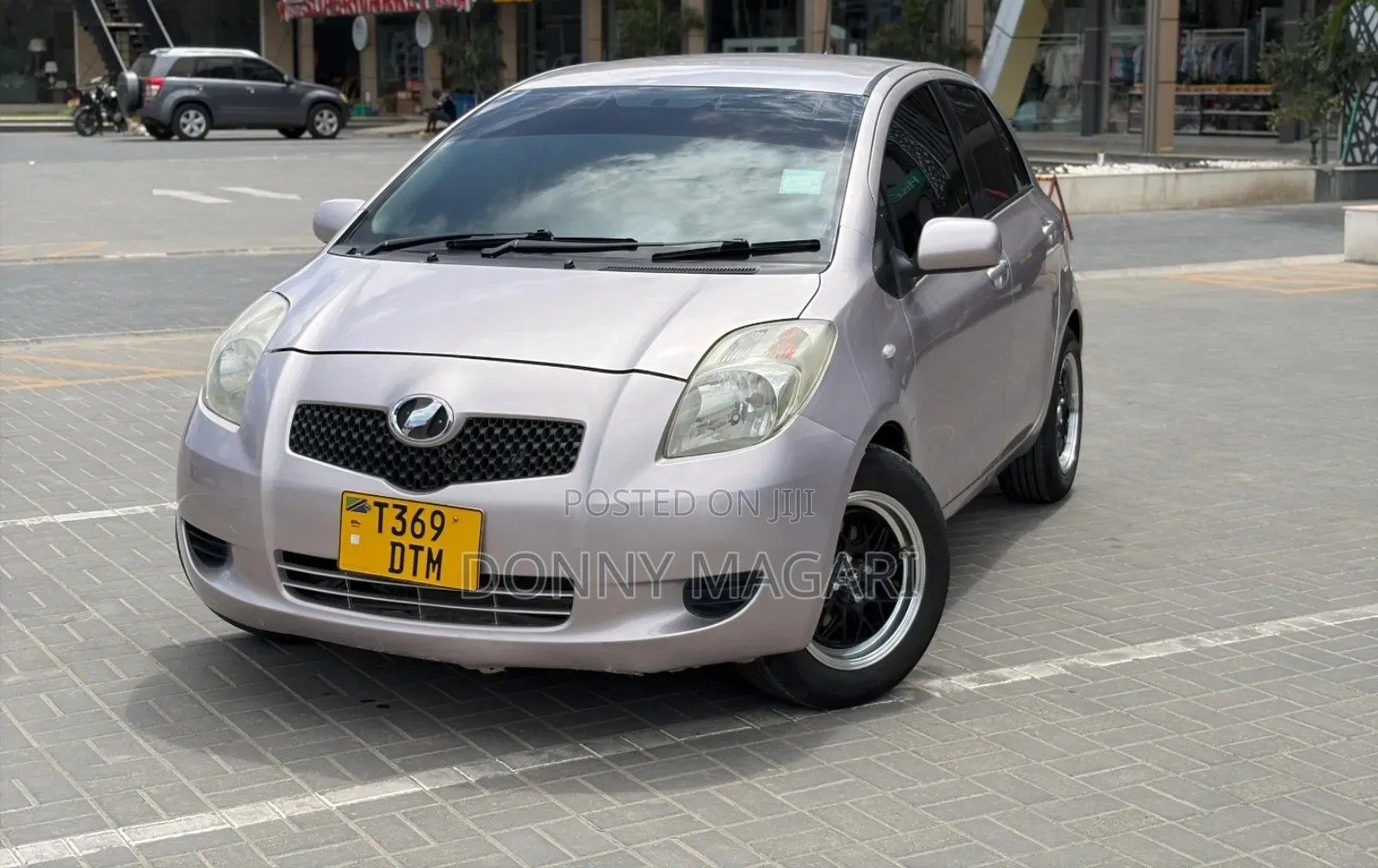 Toyota Vitz 2009 Silver