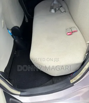 Toyota Vitz 2009 Silver