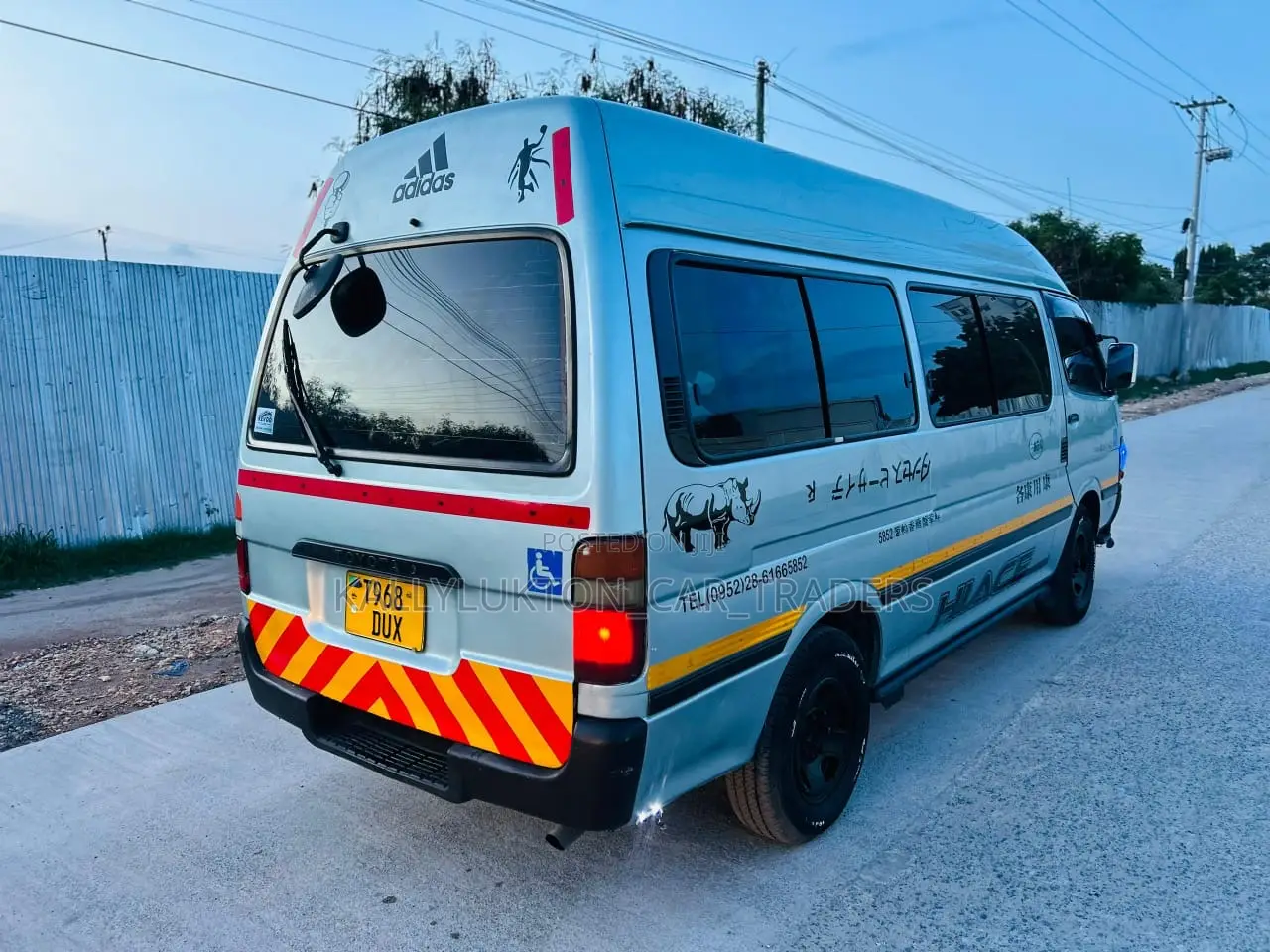 Toyota HiAce 2000 Blue