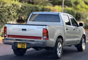 Toyota Hilux 2008 Silver
