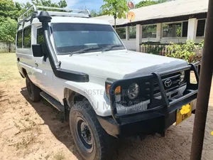 Toyota Land Cruiser HDJ 100 2002 White