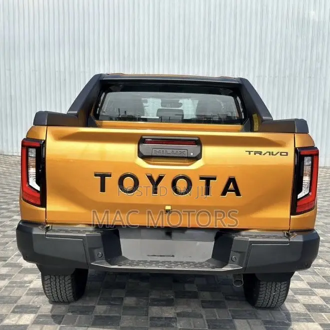 New Toyota Hilux 2025 Orange