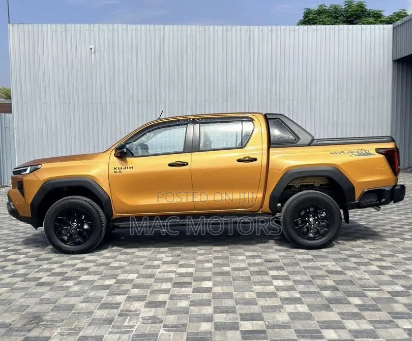 New Toyota Hilux 2025 Orange