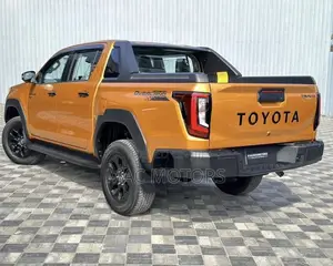 New Toyota Hilux 2025 Orange