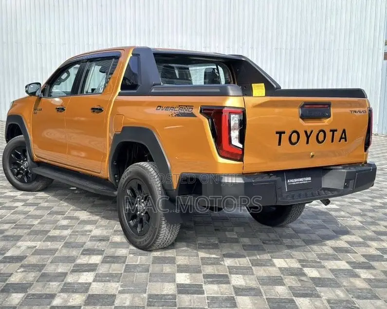 New Toyota Hilux 2025 Orange