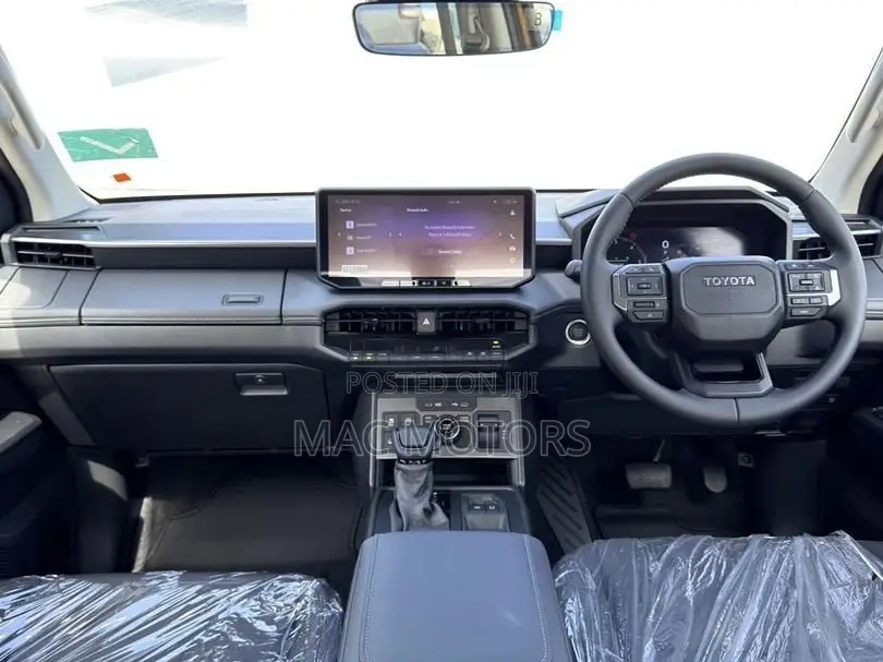 New Toyota Hilux 2025 Orange