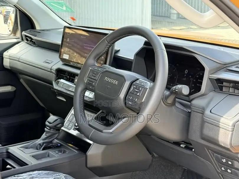 New Toyota Hilux 2025 Orange