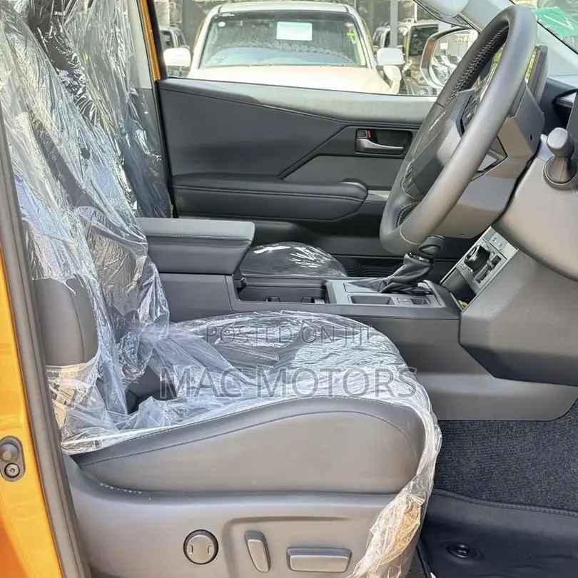 New Toyota Hilux 2025 Orange
