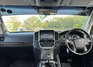 Toyota Land Cruiser 2017 White