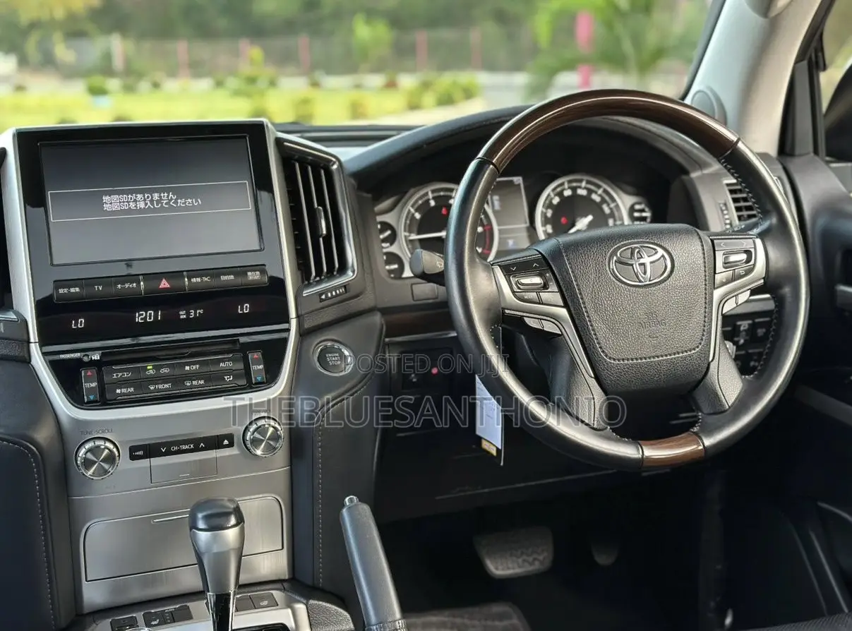 Toyota Land Cruiser 2017 White