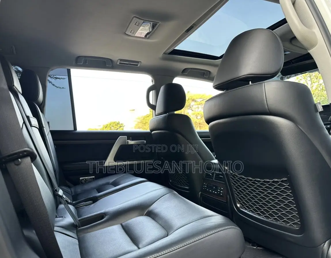 Toyota Land Cruiser 2017 White