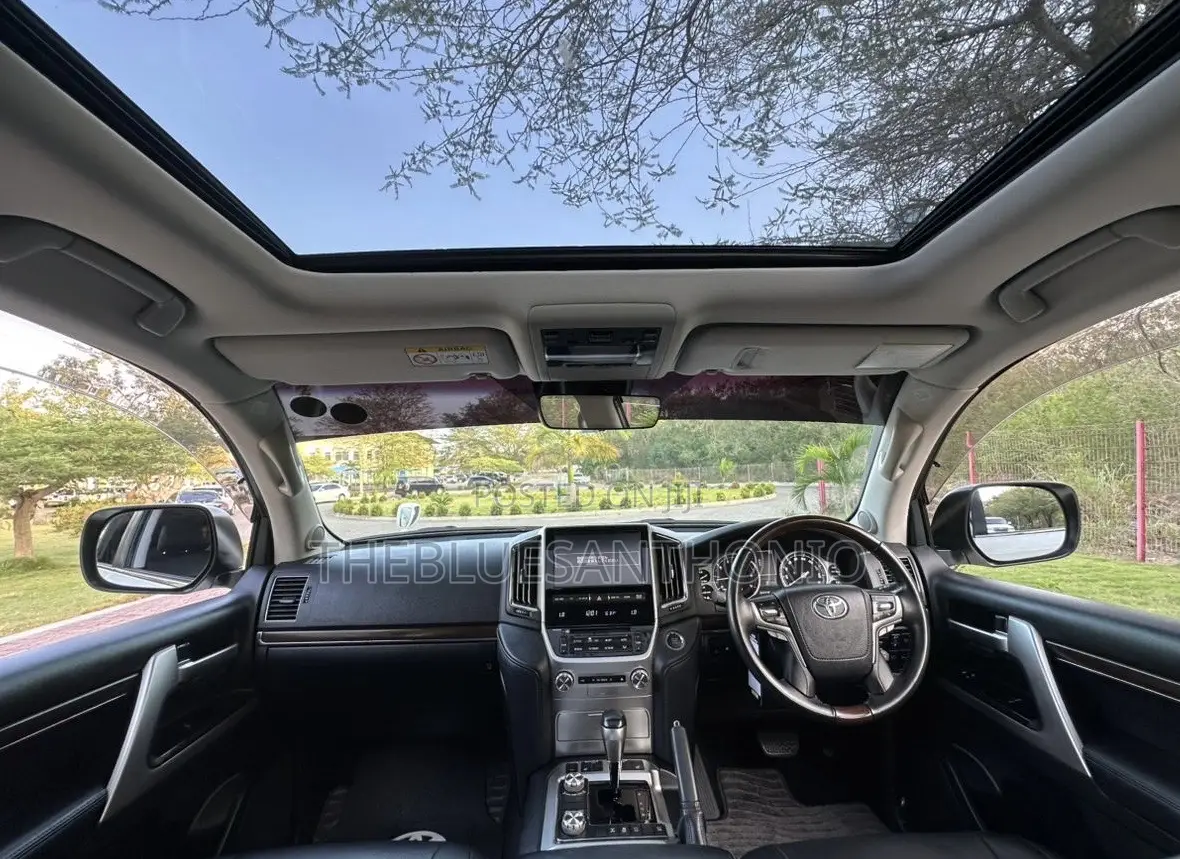 Toyota Land Cruiser 2017 White