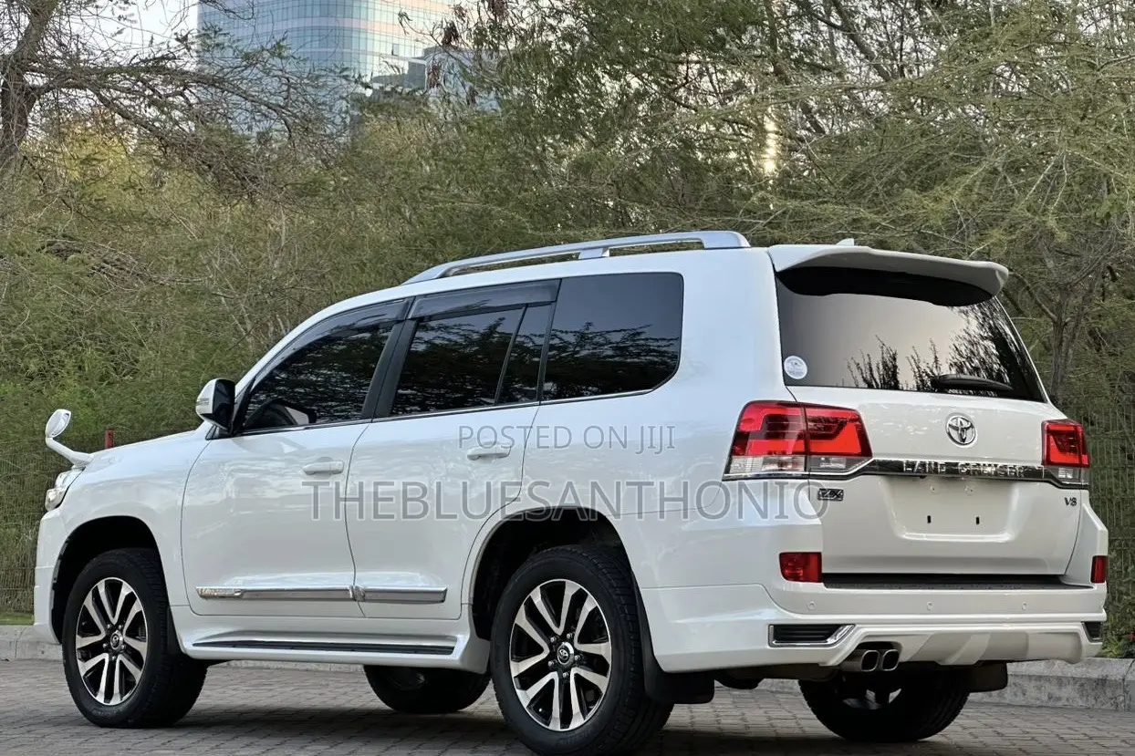 Toyota Land Cruiser 2017 White