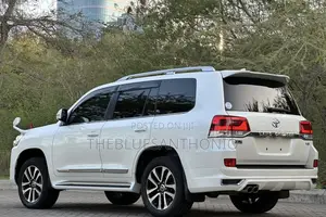 Toyota Land Cruiser 2017 White