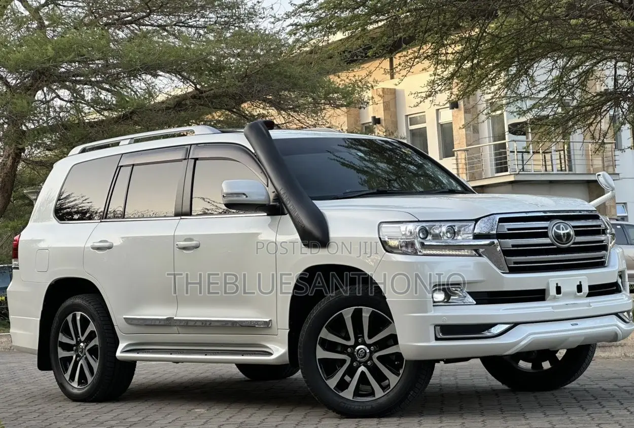 Toyota Land Cruiser 2017 White