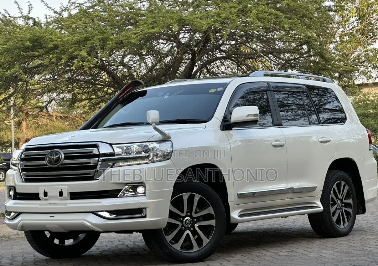 Toyota Land Cruiser 2017 White