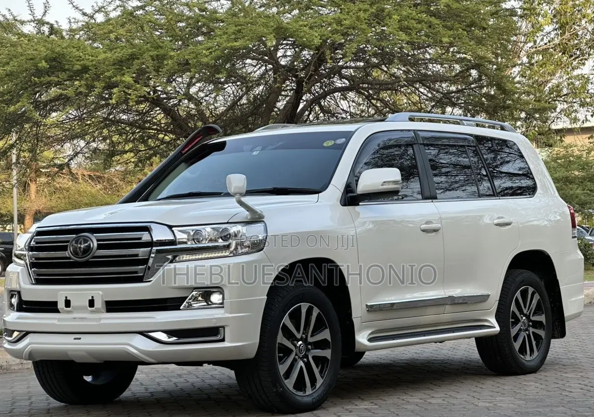 Toyota Land Cruiser 2017 White