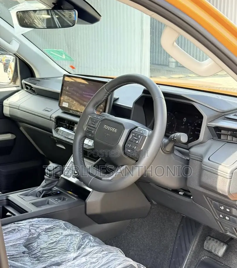 New Toyota Hilux 2025 Orange