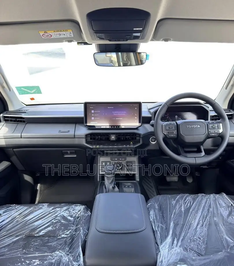 New Toyota Hilux 2025 Orange