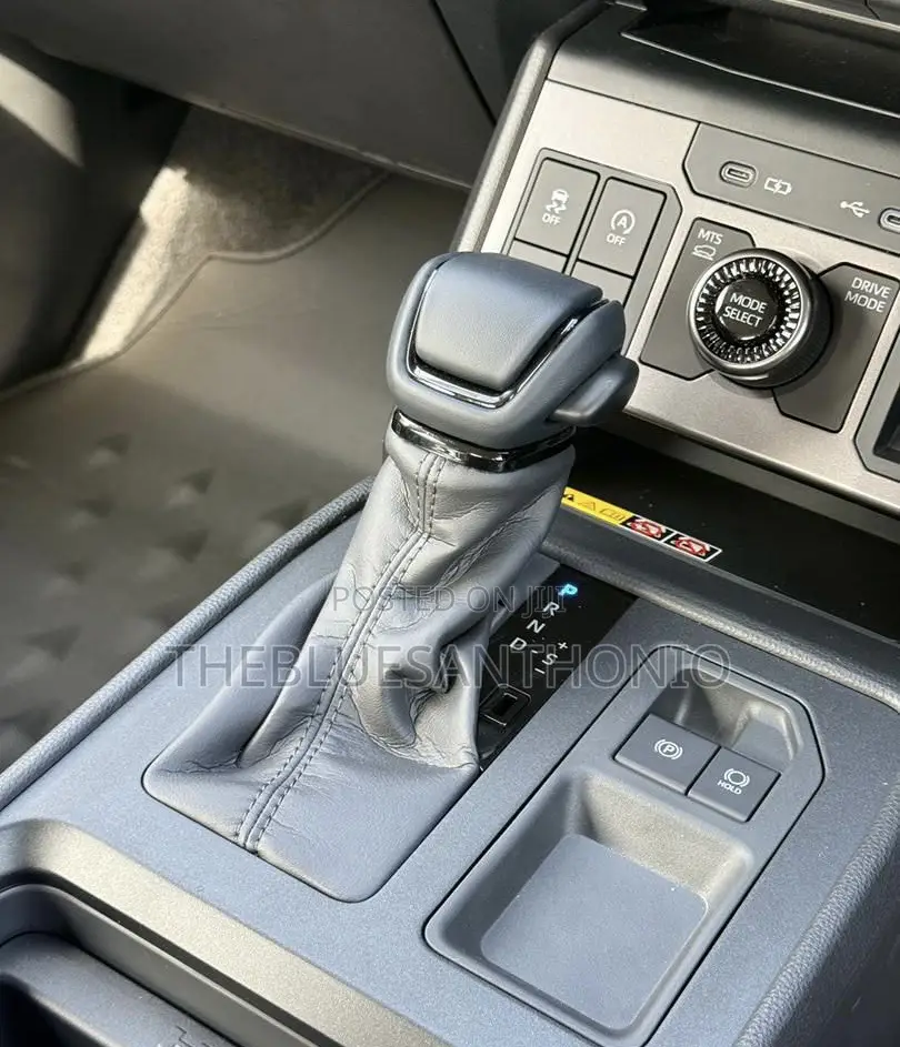 New Toyota Hilux 2025 Orange