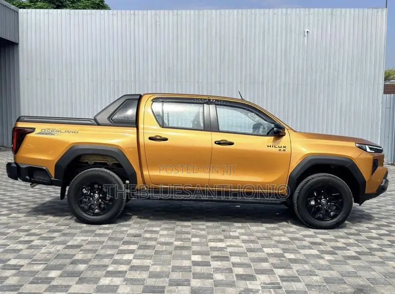 New Toyota Hilux 2025 Orange