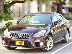 Toyota Crown 2011 Maroon