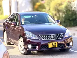 Toyota Crown 2011 Maroon