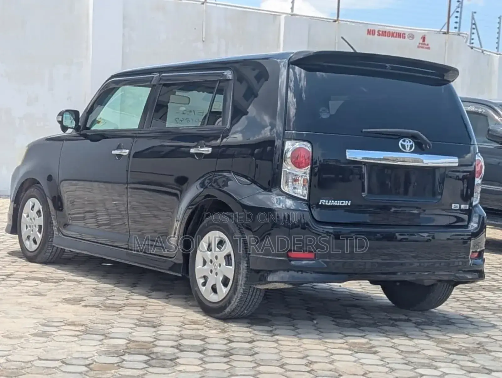 Toyota Corolla Rumion Hatchback 1.8 AWD 2012 Black
