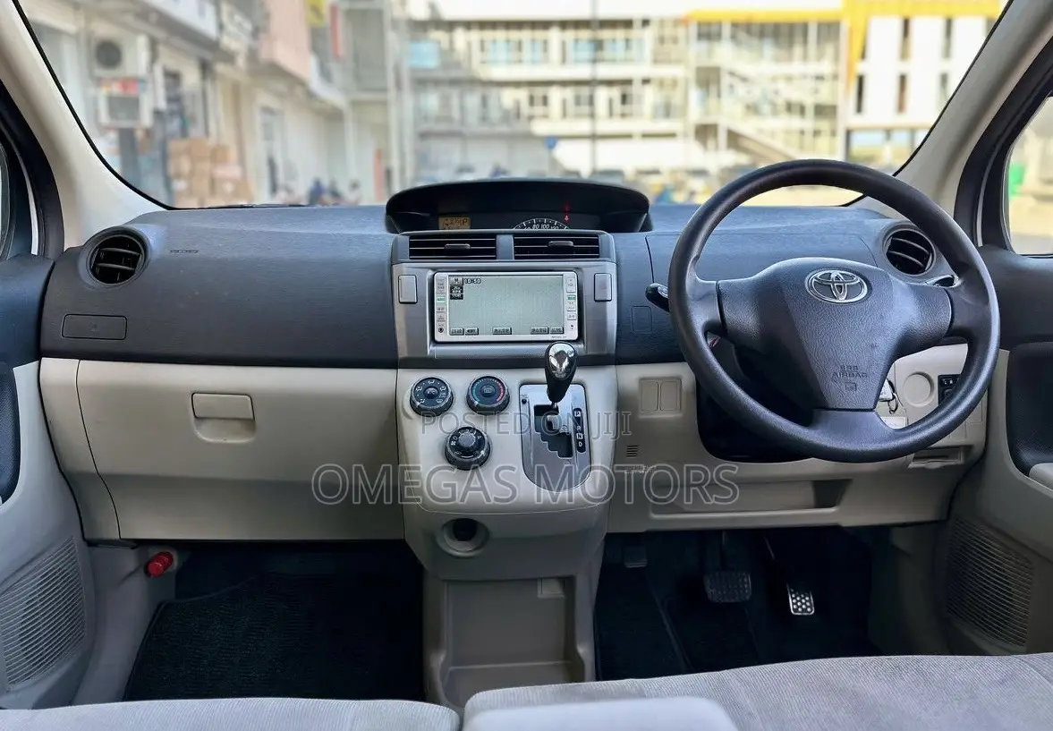 Toyota Passo Sette 1.5 AWD 2009 Blue