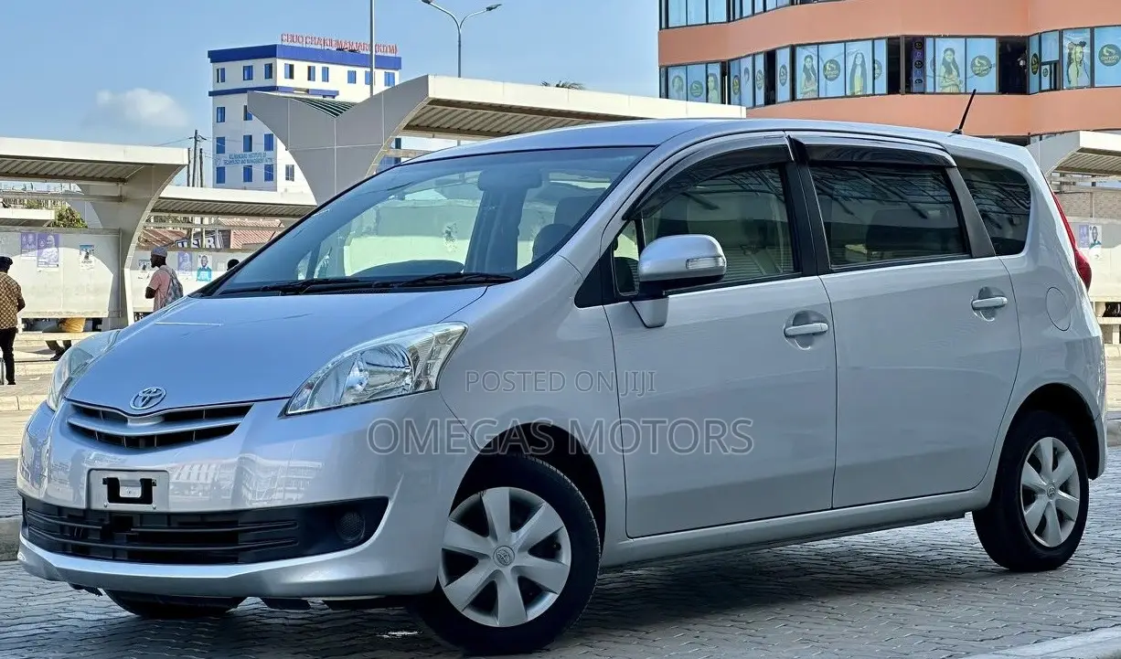 Toyota Passo Sette 1.5 AWD 2009 Blue