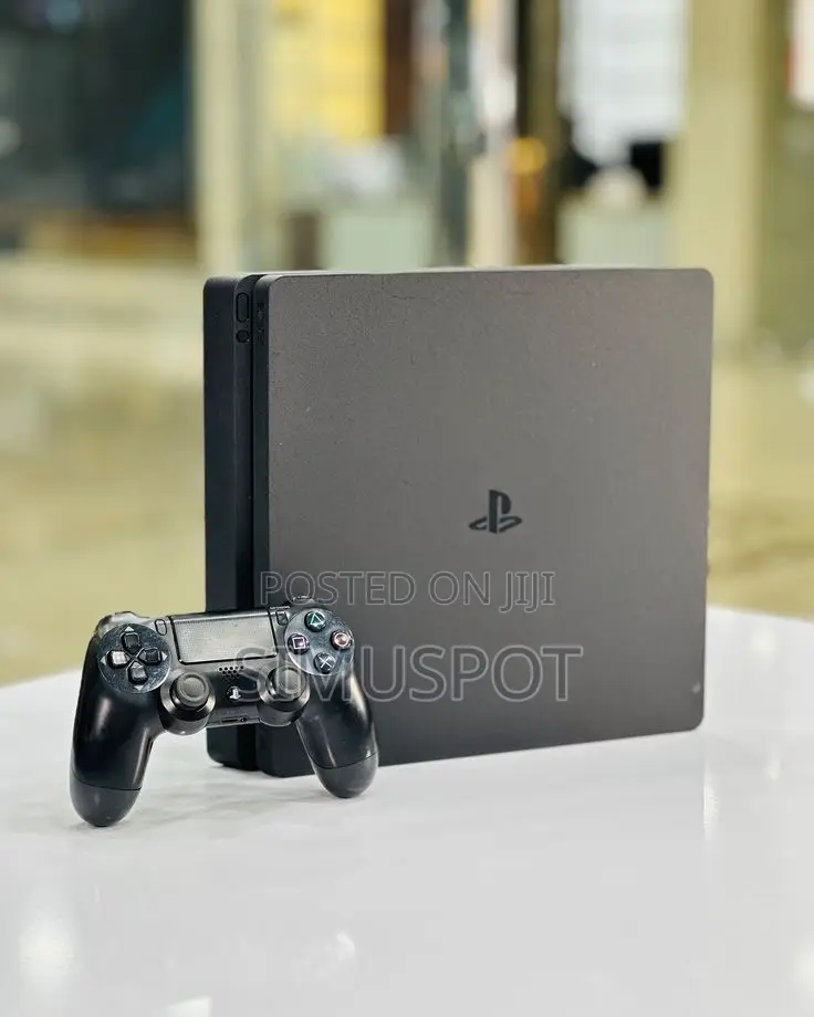 Play Station 4 Slim