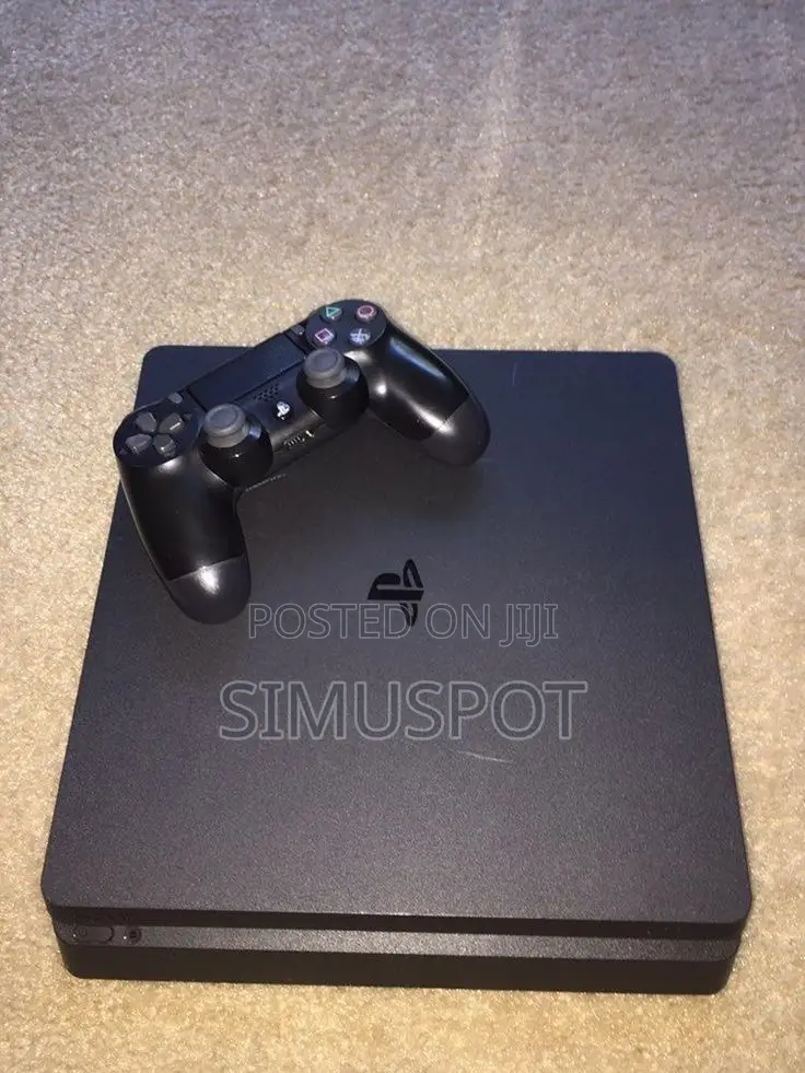 Play Station 4 Slim