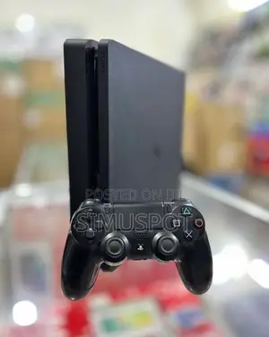 Play Station 4 Slim
