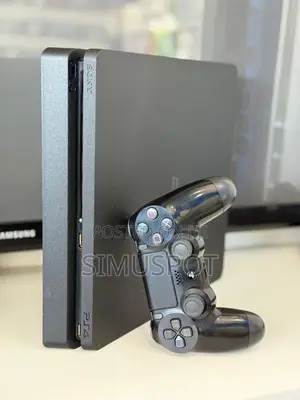 Play Station 4 Slim