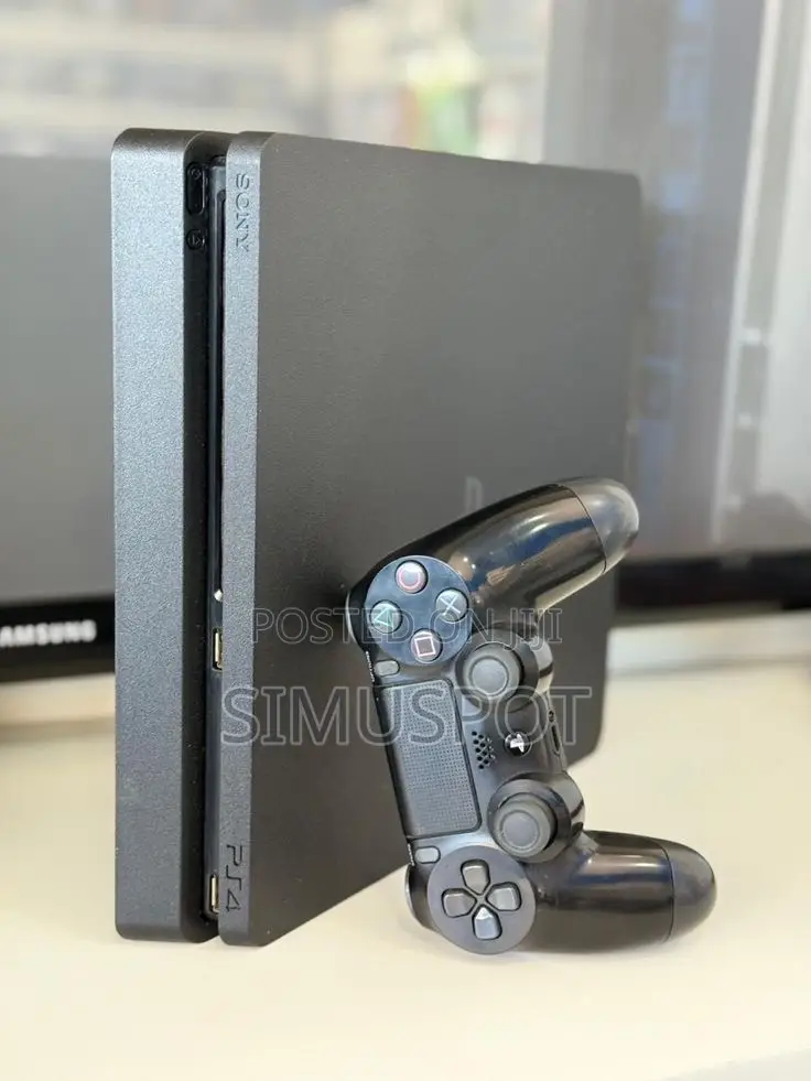 Play Station 4 Slim